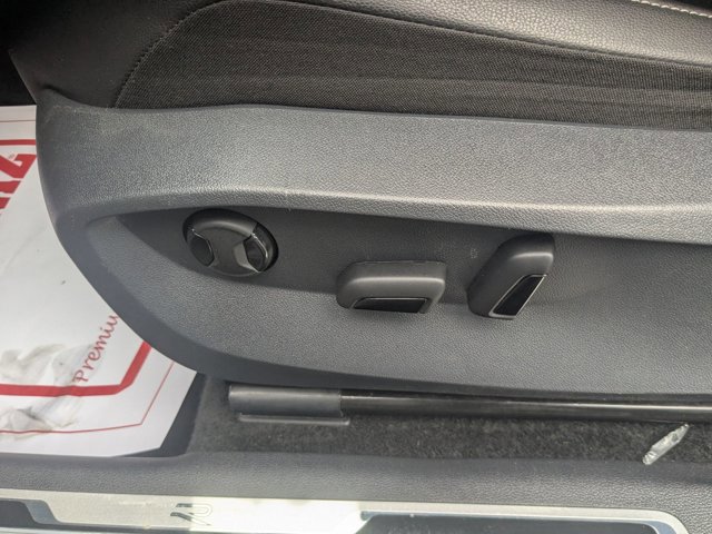 Used 2024 Volkswagen Tiguan SE R-Line image 14