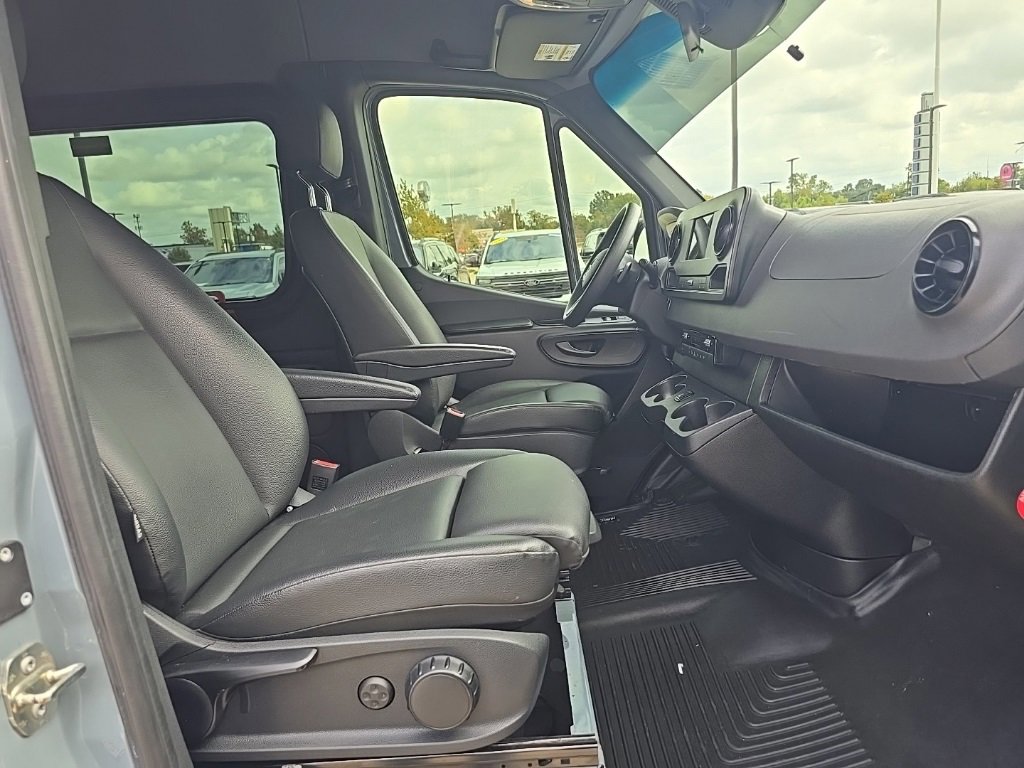 Used 2023 Mercedes-Benz Sprinter 1500 image 19