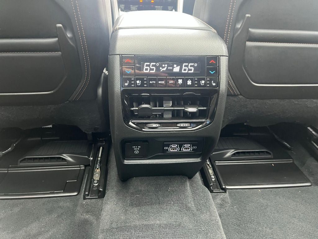 Used 2025 Jeep Grand Cherokee L Summit AWD/4WD image 17