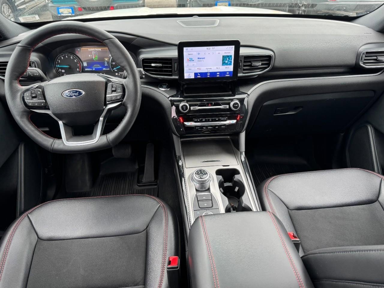 Certified 2024 Ford Explorer ST-Line w/ Class IV Trailer Tow Package image 13