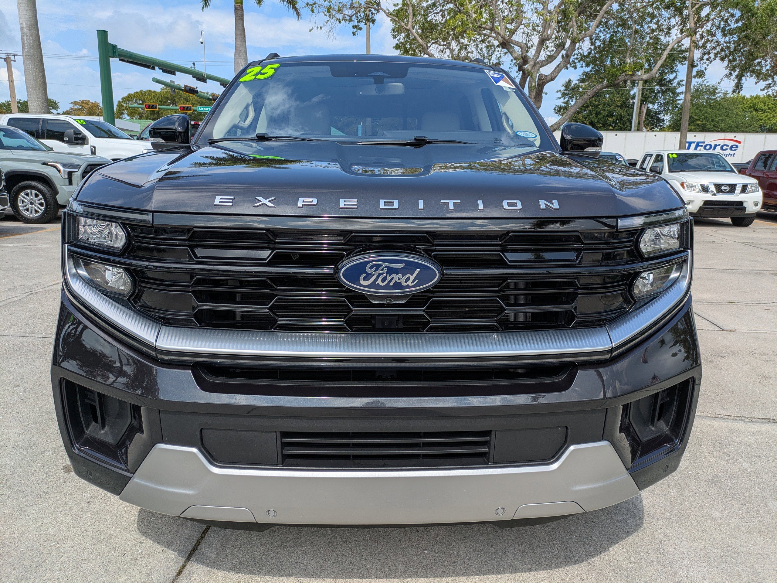 Certified 2025 Ford Expedition Max Platinum AWD/4WD image 8