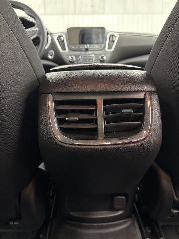 Used 2021 Chevrolet Malibu LT image 19