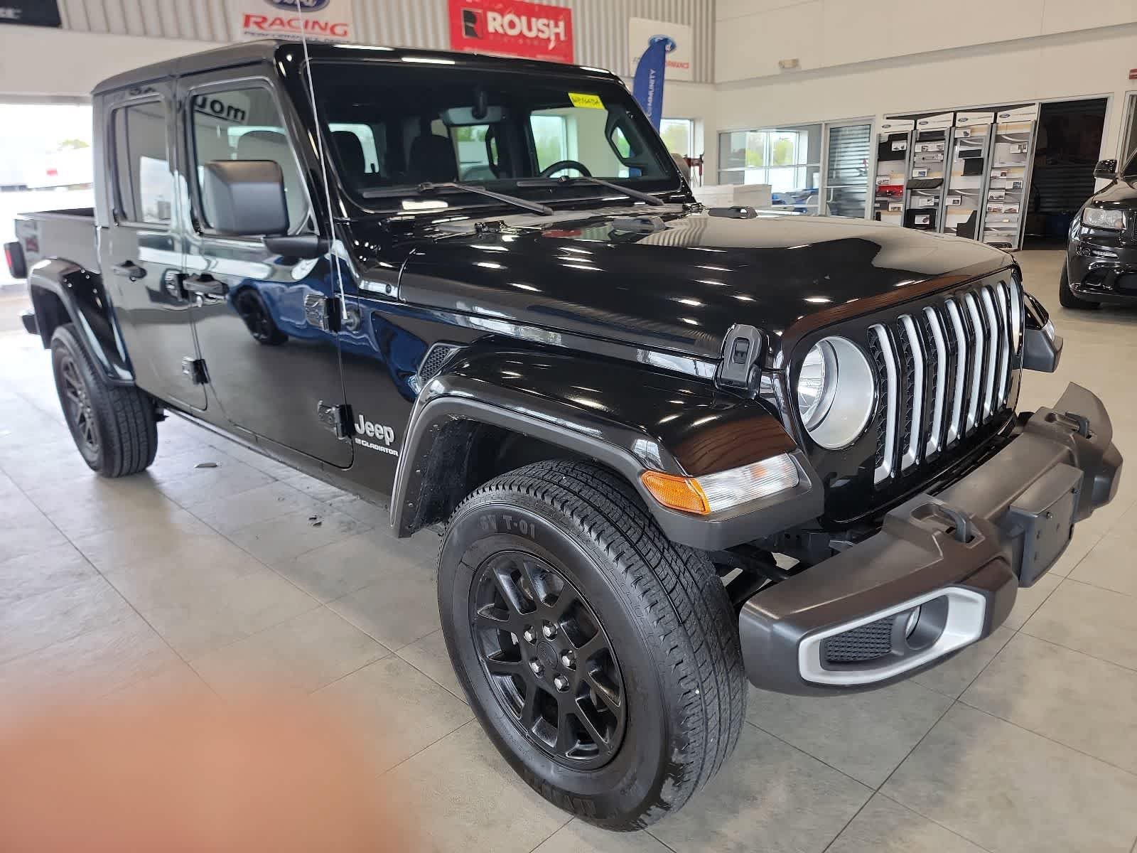 Used 2023 Jeep Gladiator Overland AWD/4WD image 3