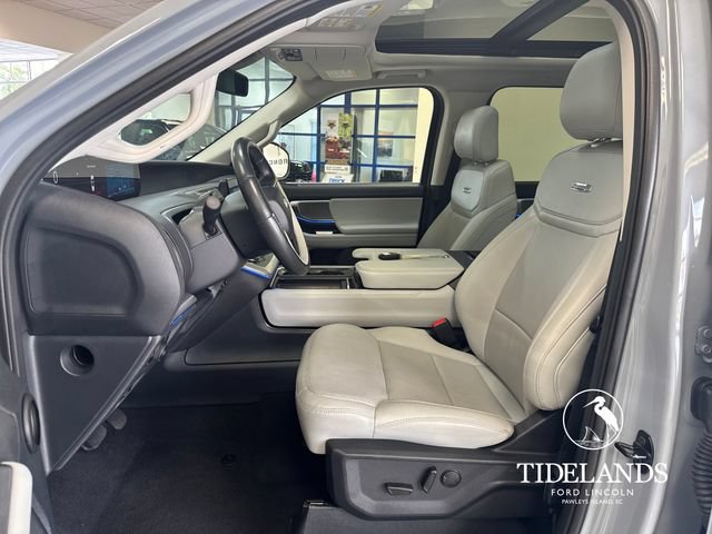 Certified 2025 Ford Expedition Platinum AWD/4WD image 11