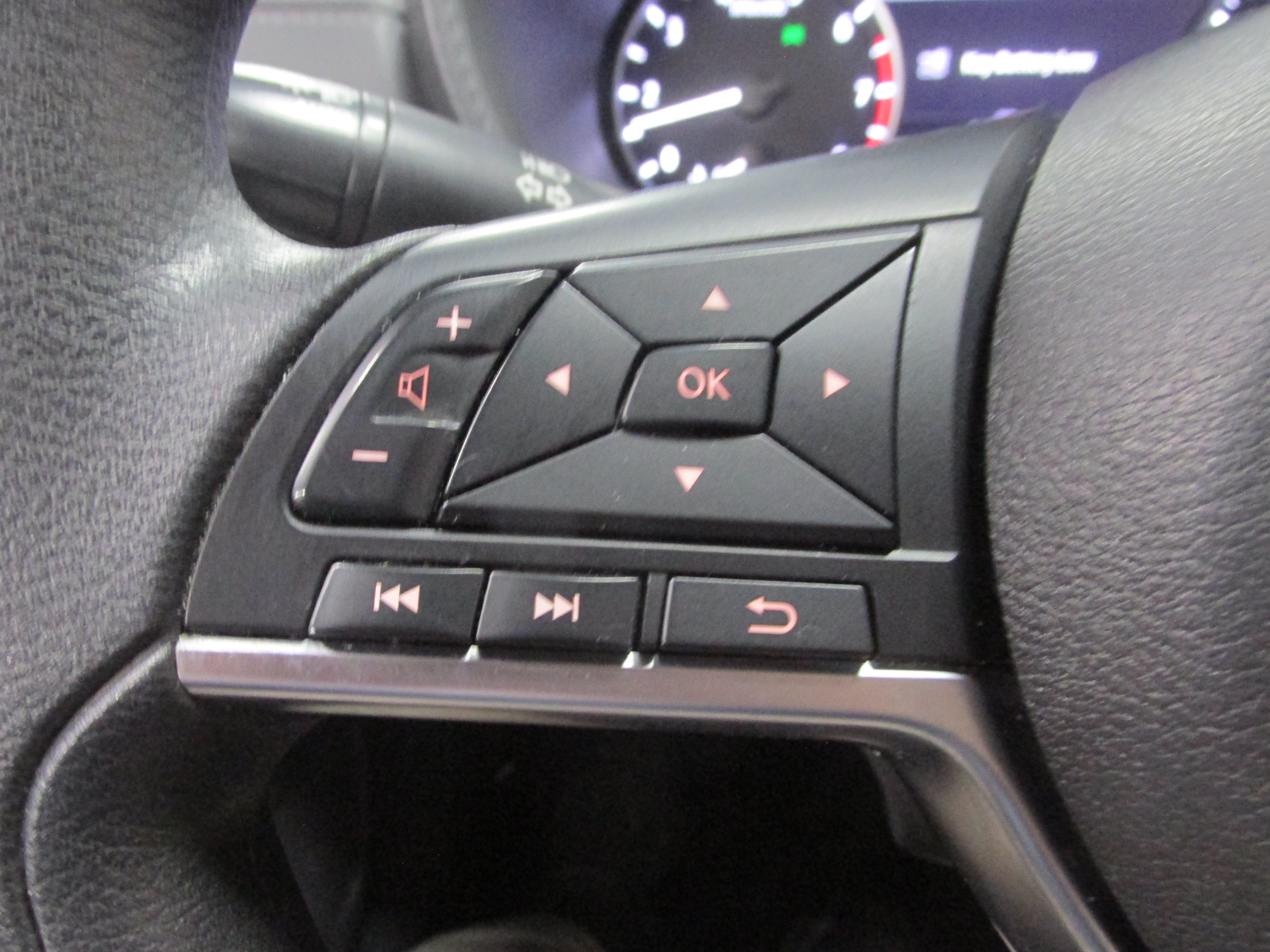 Used 2024 Nissan Sentra SV FWD image 30