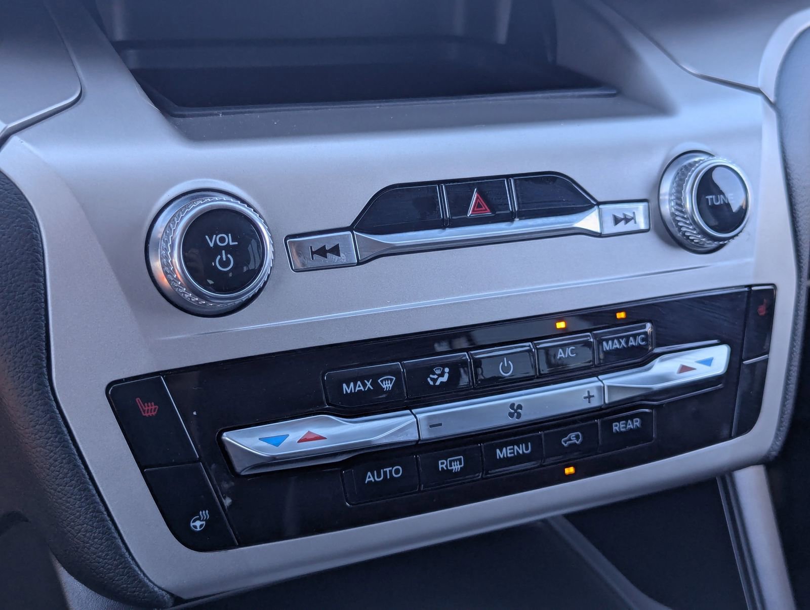 Certified 2022 Ford Explorer XLT w/ Equipment Group 202A image 24