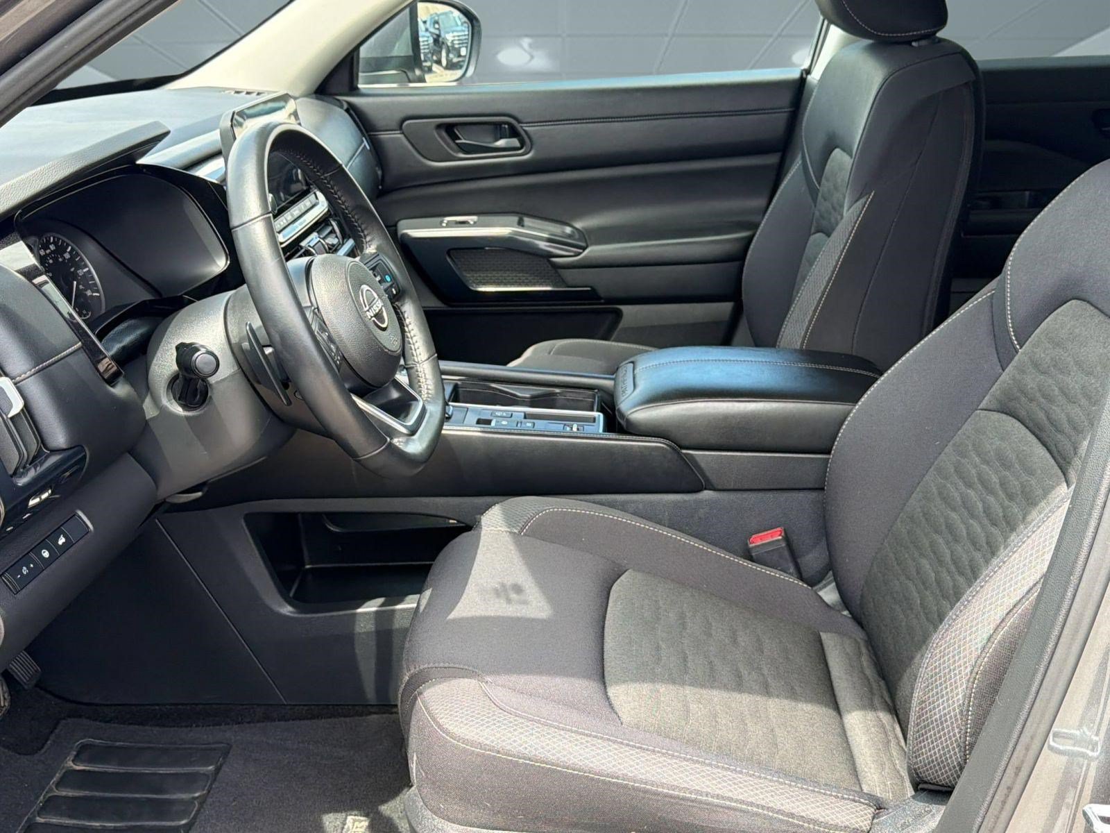 Used 2025 Nissan Pathfinder SV FWD image 5