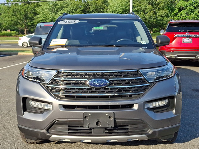 Certified 2023 Ford Explorer XLT w/ Equipment Group 202A AWD/4WD image 3