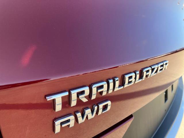 Used 2025 Chevrolet TrailBlazer LT w/ Convenience Package AWD/4WD image 12