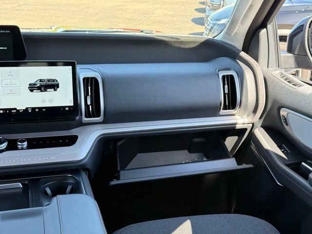 Certified 2025 Ford Expedition Active AWD/4WD image 36