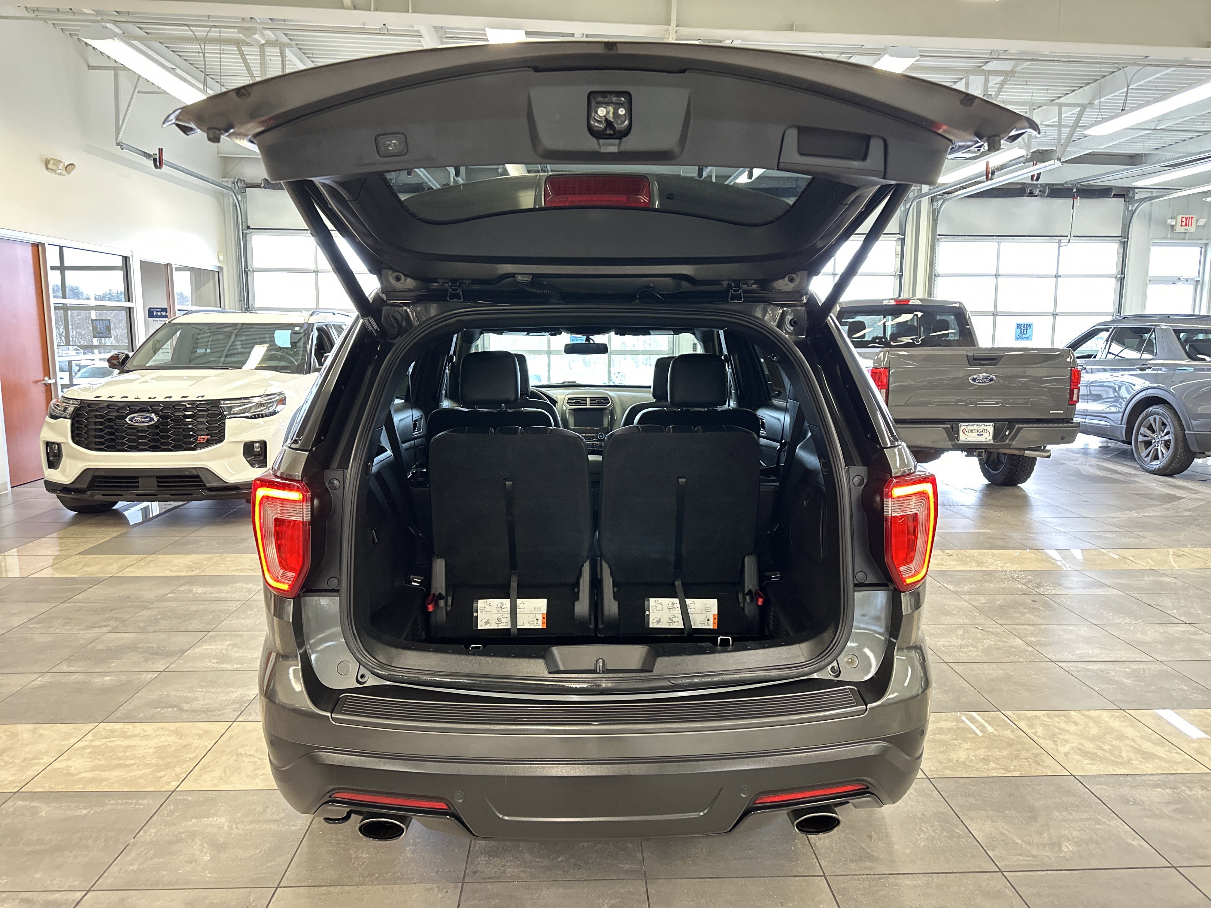 Certified 2019 Ford Explorer XLT w/ Equipment Group 202A image 29