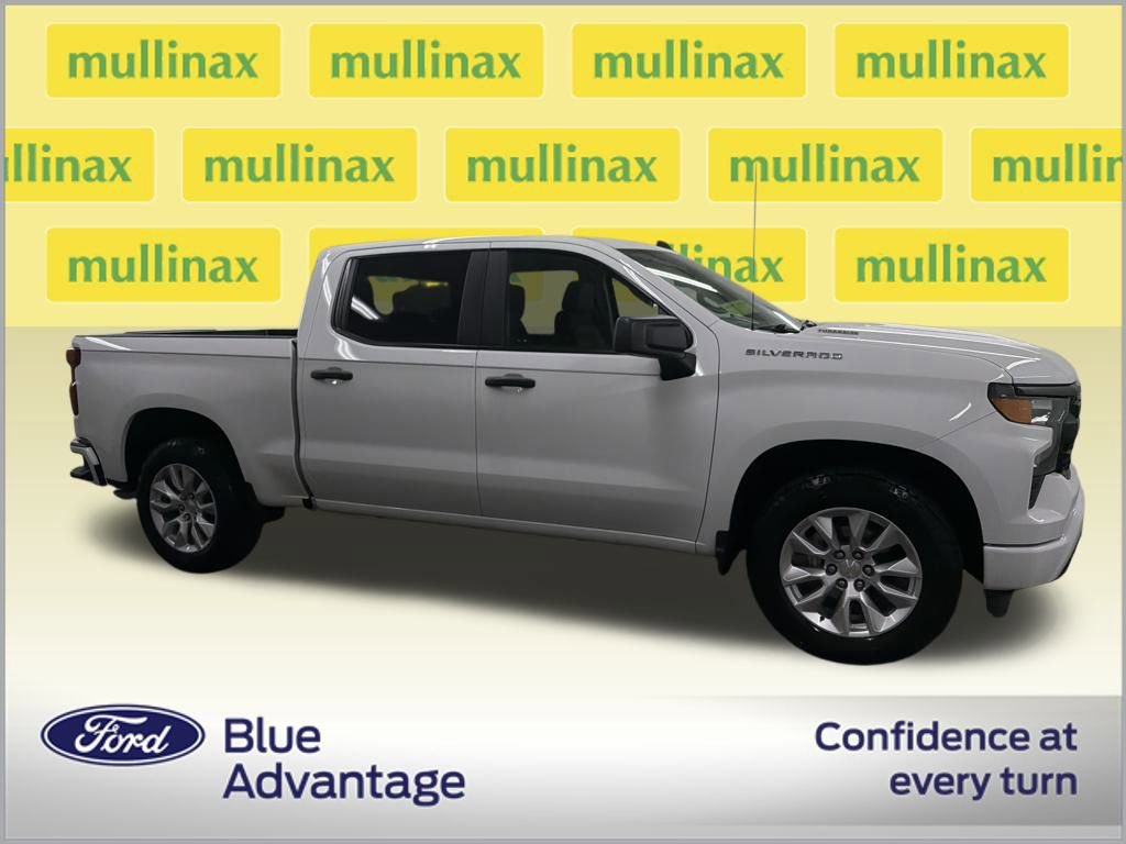 Used 2025 Chevrolet Silverado 1500 Custom image 2