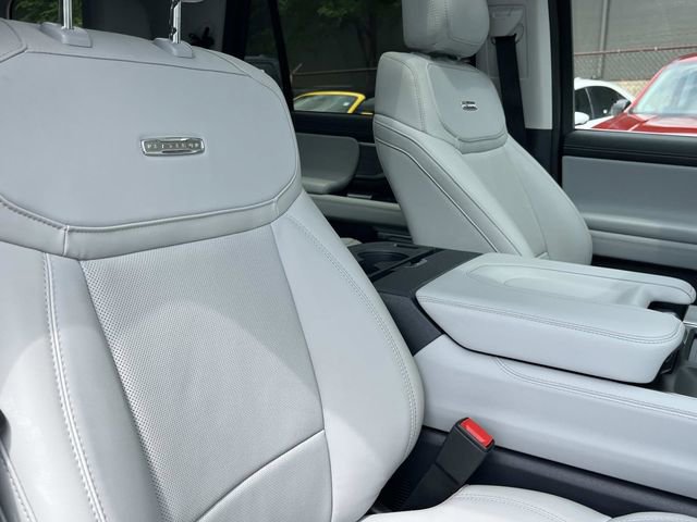 Certified 2025 Ford Expedition Platinum w/ Driver's Package AWD/4WD image 33