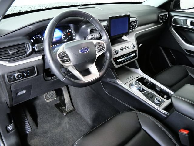 Certified 2023 Ford Explorer XLT w/ Equipment Group 202A AWD/4WD image 3