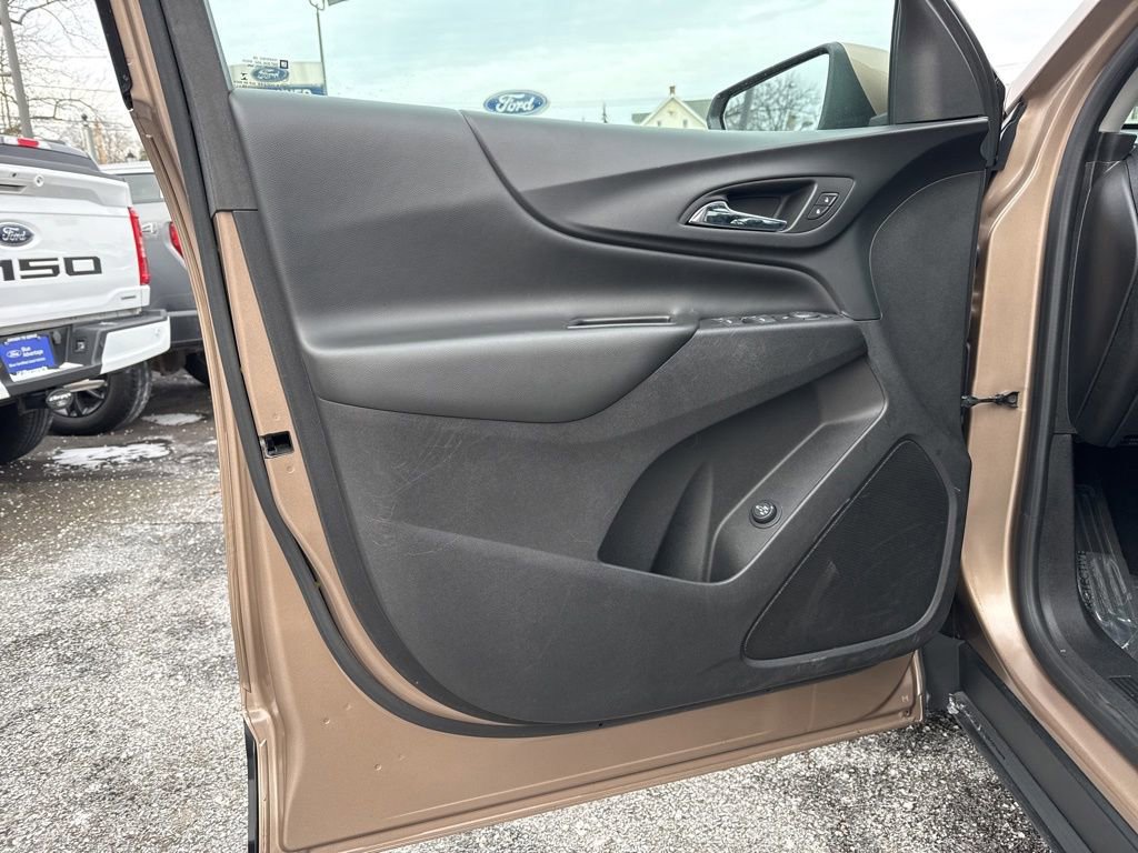 Used 2019 Chevrolet Equinox LT w/ Sun & Navigation Package image 12