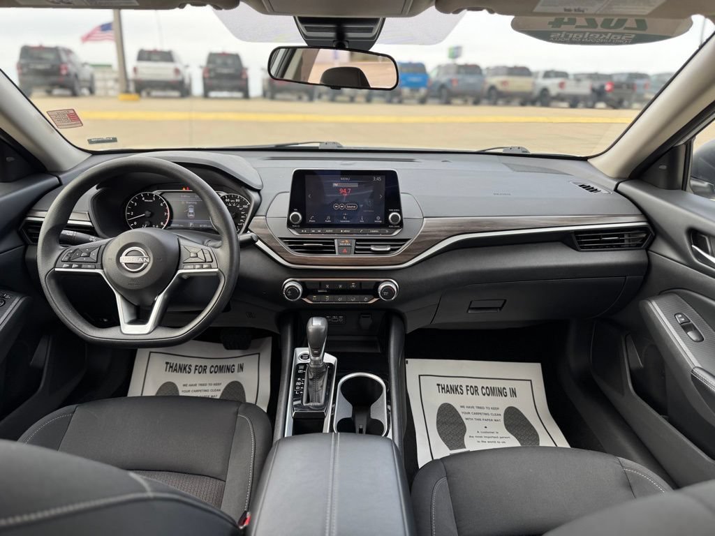 Used 2024 Nissan Altima 2.5 SV FWD image 37