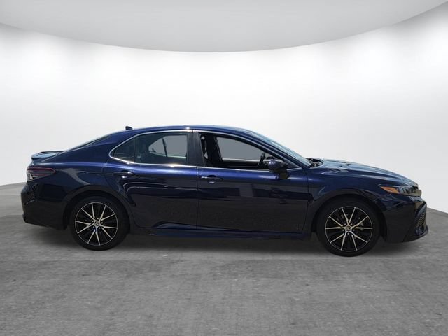 Used 2022 Toyota Camry SE FWD image 3
