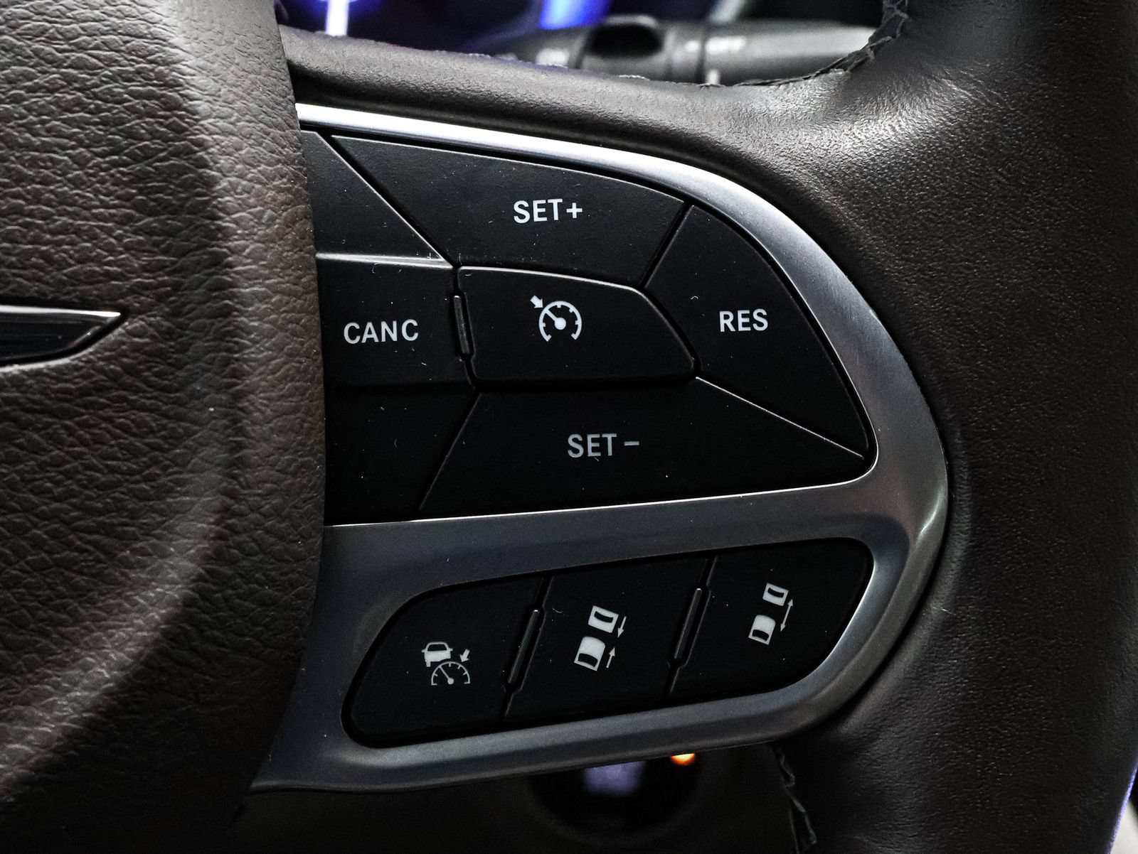 Used 2021 Chrysler Pacifica Touring-L FWD image 35