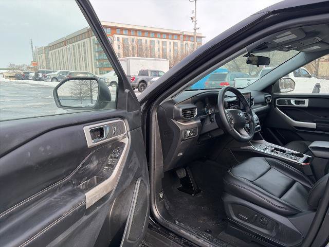 Certified 2022 Ford Explorer XLT w/ Equipment Group 202A image 11