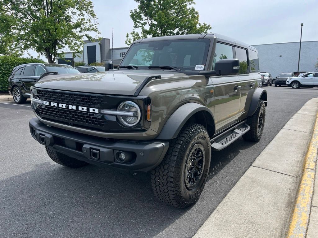 Certified 2025 Ford Bronco Badlands AWD/4WD image 3