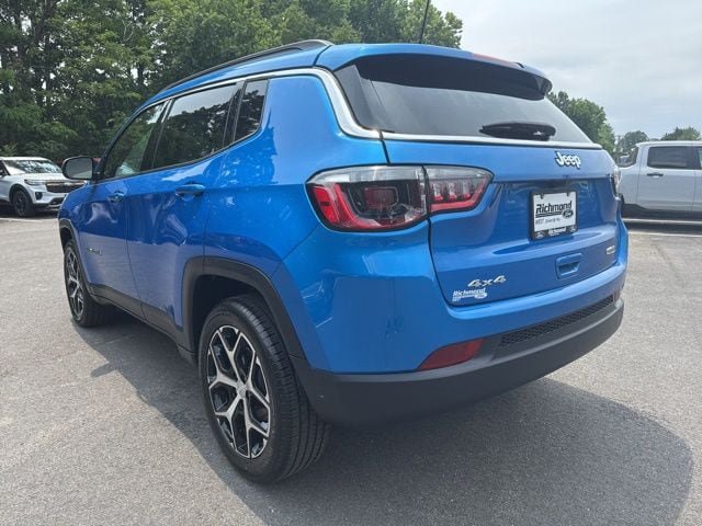 Used 2024 Jeep Compass Latitude AWD/4WD image 3