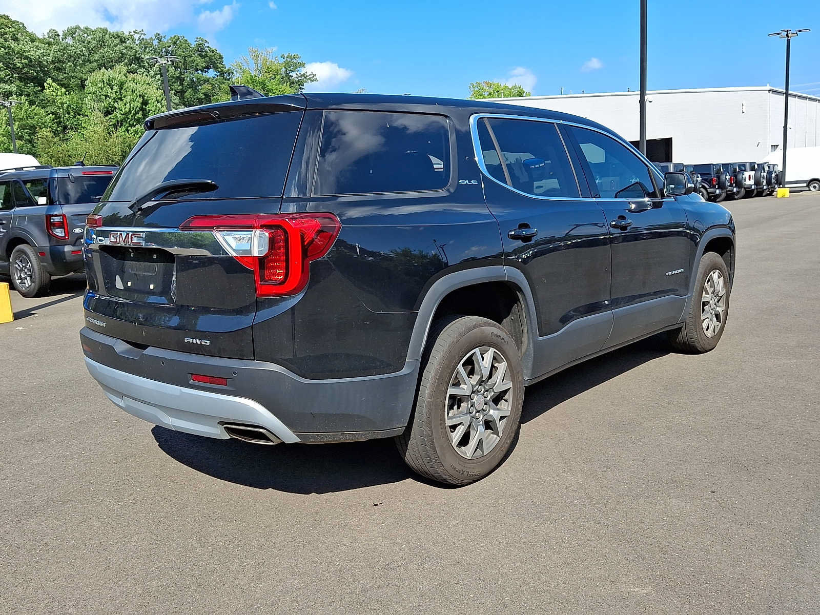 Used 2023 GMC Acadia SLE AWD/4WD image 6