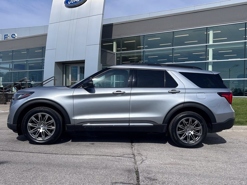 Certified 2025 Ford Explorer Active w/ Active Comfort Package AWD/4WD image 3