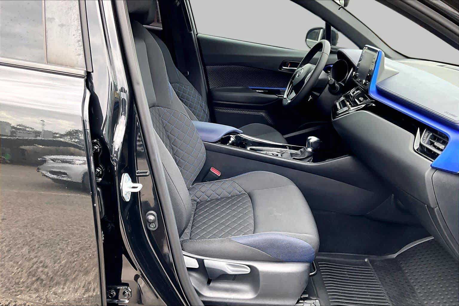 Used 2022 Toyota C-HR XLE FWD image 11