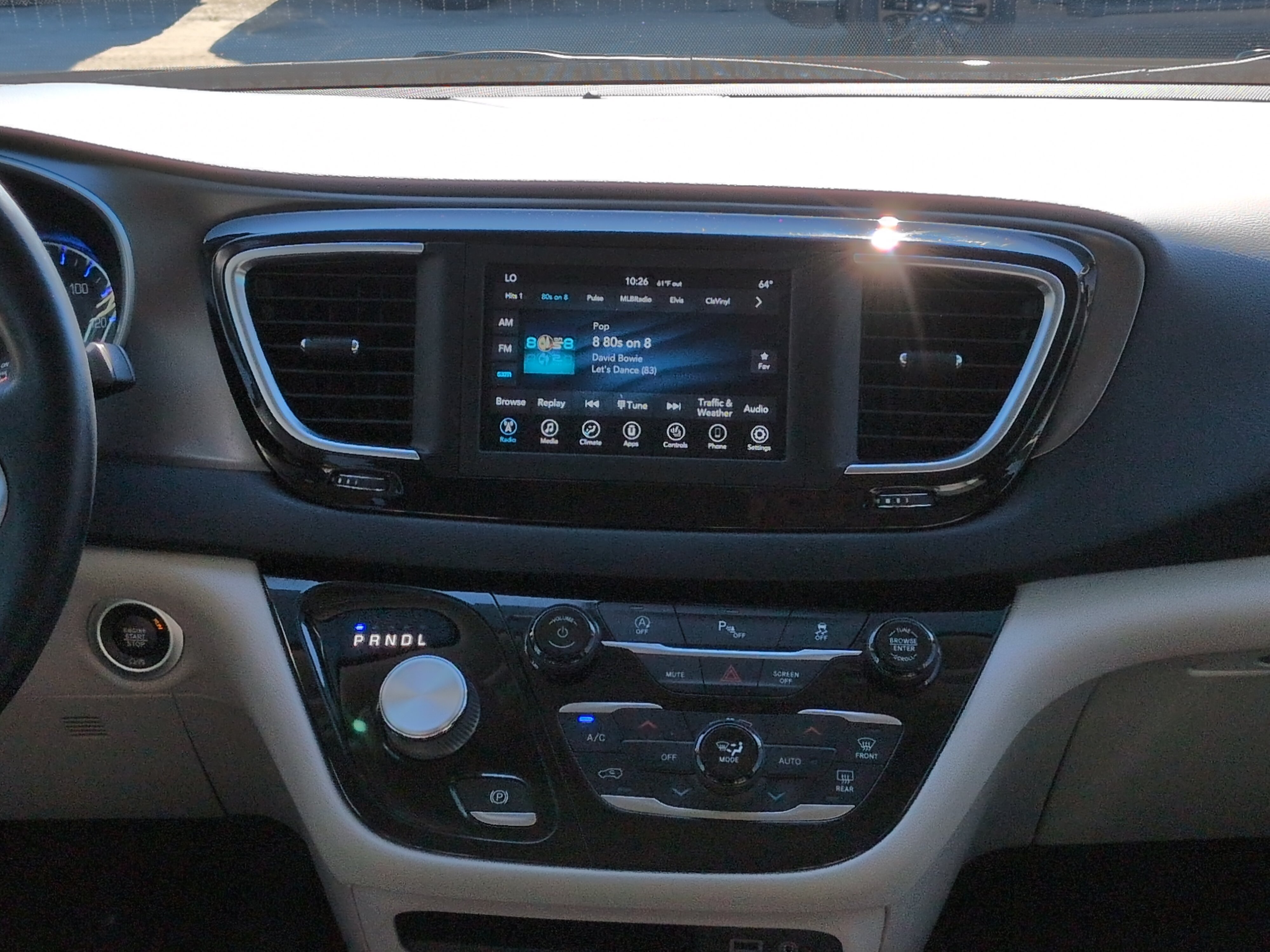 Used 2020 Chrysler Pacifica Touring-L FWD image 16
