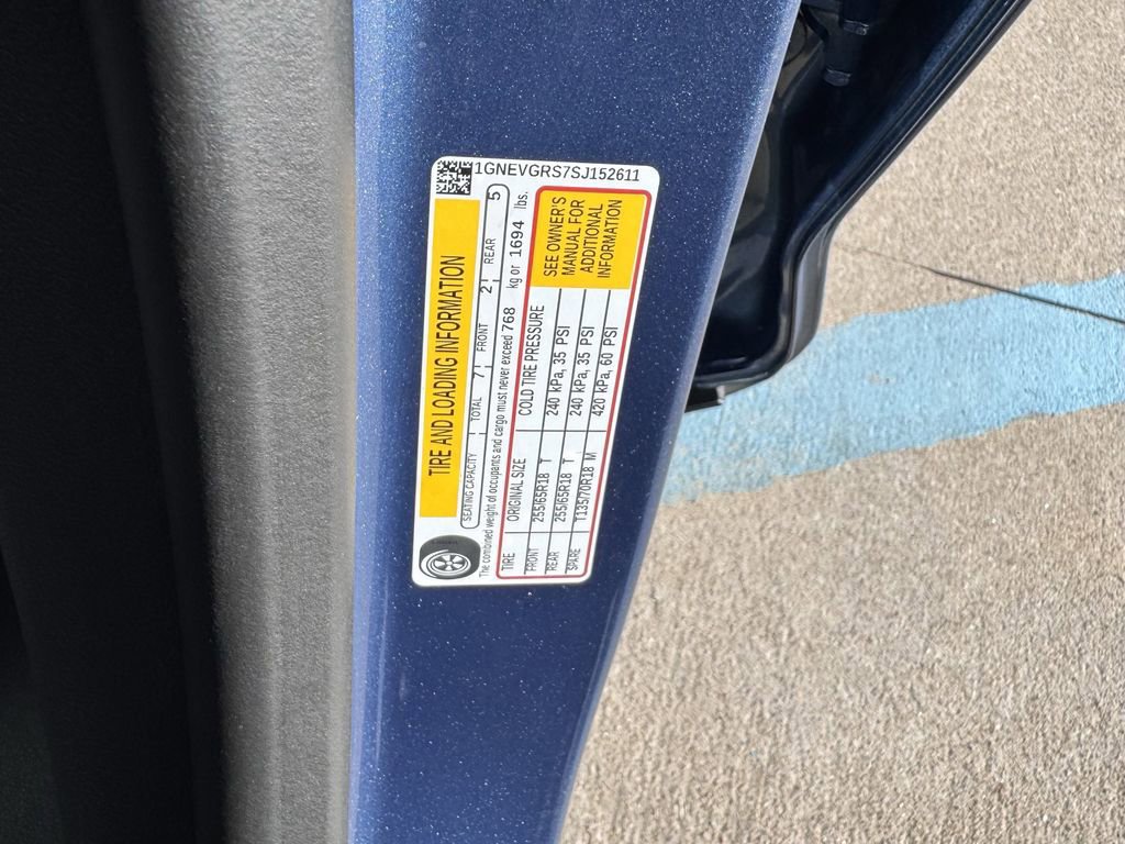 Used 2025 Chevrolet Traverse LT image 41