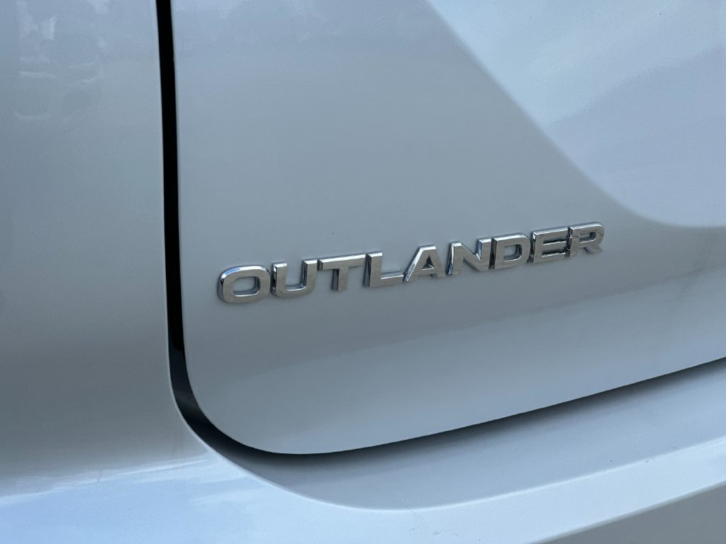 Used 2025 Mitsubishi Outlander SE FWD image 29