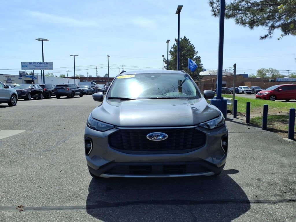 Certified 2023 Ford Escape Platinum w/ Class II Trailer Tow Package AWD/4WD video 2