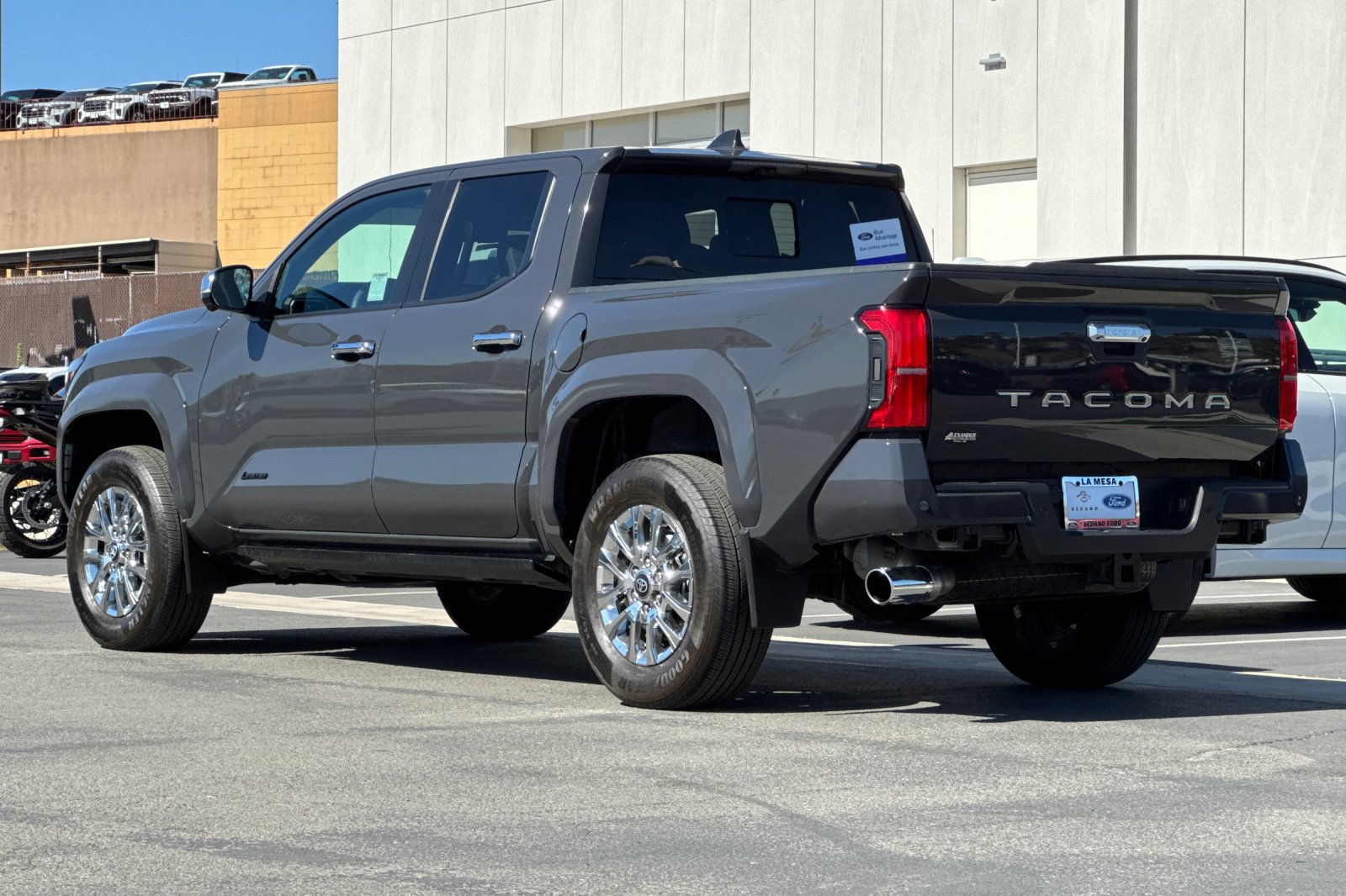 Used 2025 Toyota Tacoma Limited AWD/4WD image 5