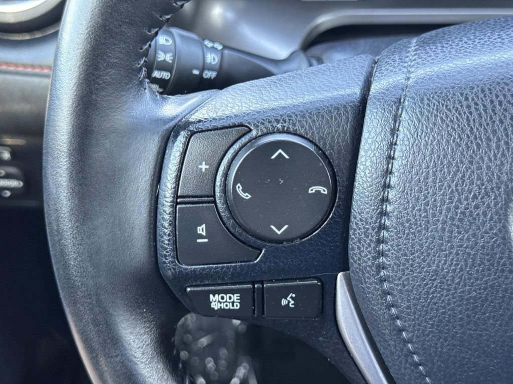 Used 2018 Toyota RAV4 SE w/ Advanced Technology Package image 10