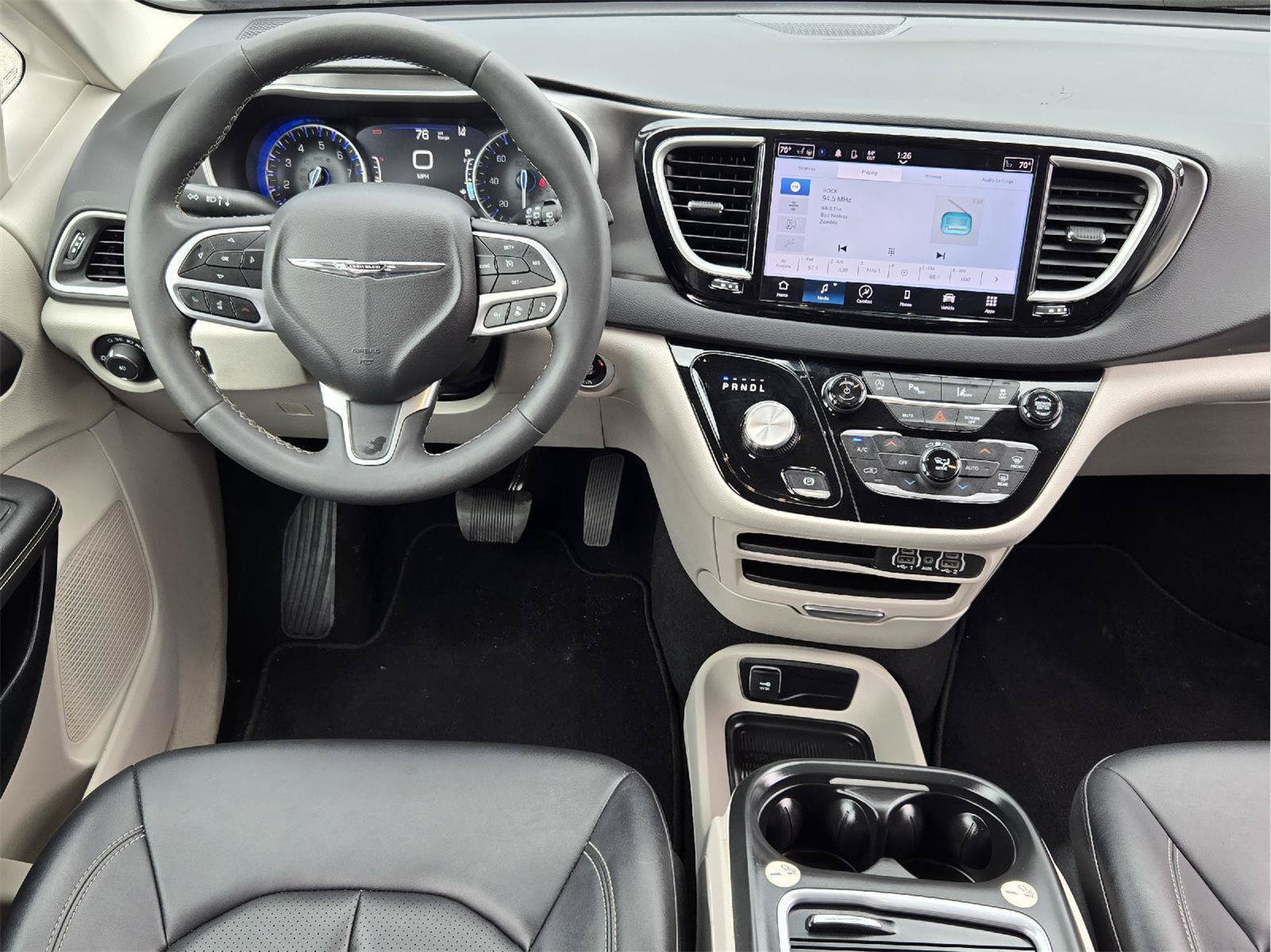 Used 2024 Chrysler Pacifica Touring-L FWD image 23