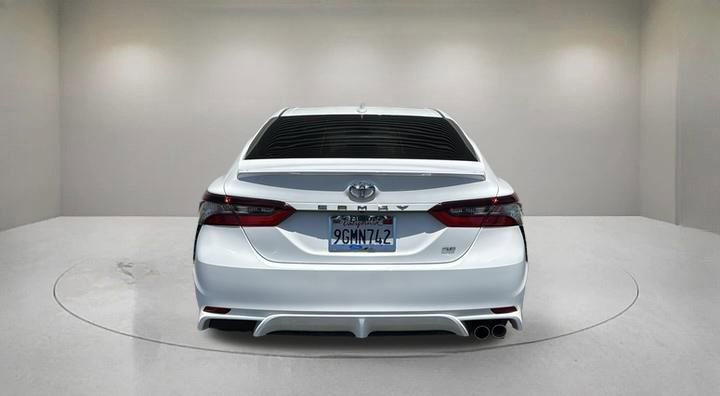 Used 2023 Toyota Camry SE FWD image 3