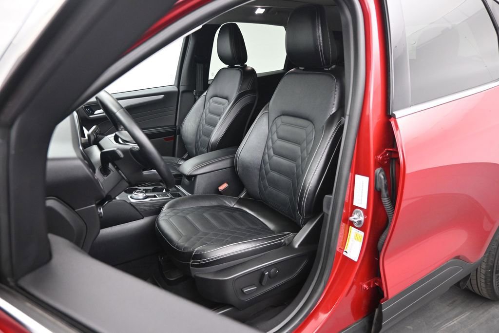 Certified 2023 Ford Escape SE w/ PHEV Premium Package FWD image 9
