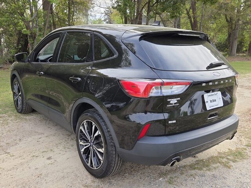 Certified 2021 Ford Escape SE w/ SE Sport Appearance Package image 3