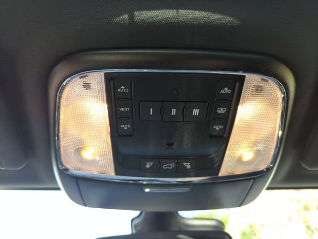 Used 2020 Jeep Grand Cherokee Trailhawk w/ Trailhawk Luxury Group AWD/4WD image 39