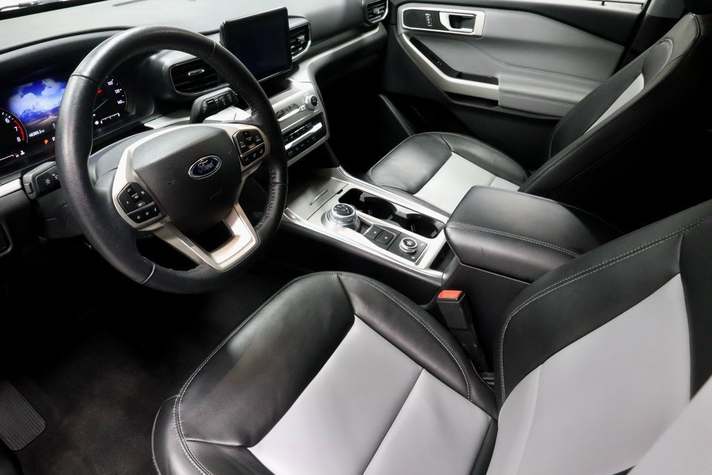 Certified 2022 Ford Explorer XLT w/ Equipment Group 202A image 25