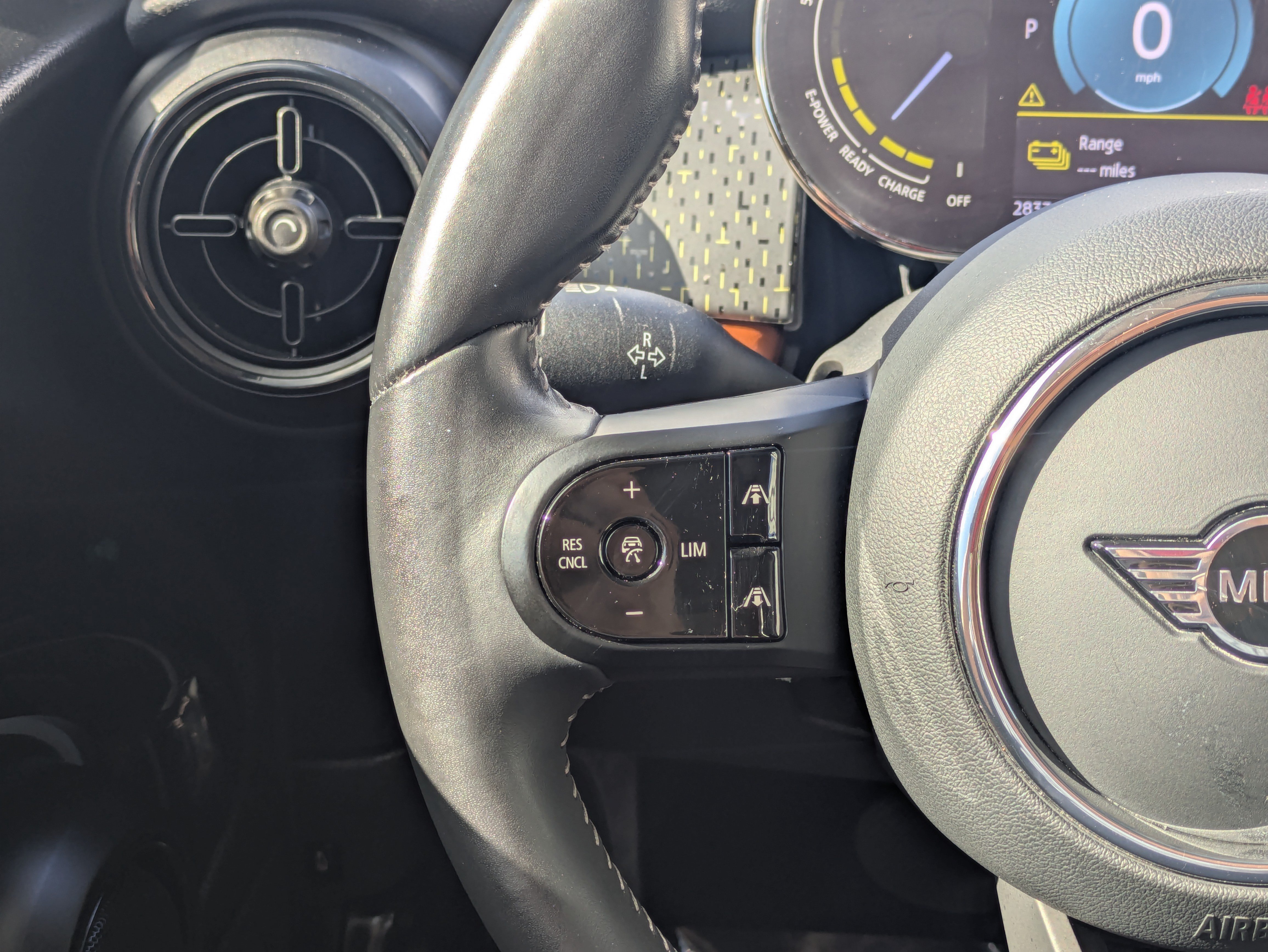 Used 2024 MINI Cooper SE FWD image 23
