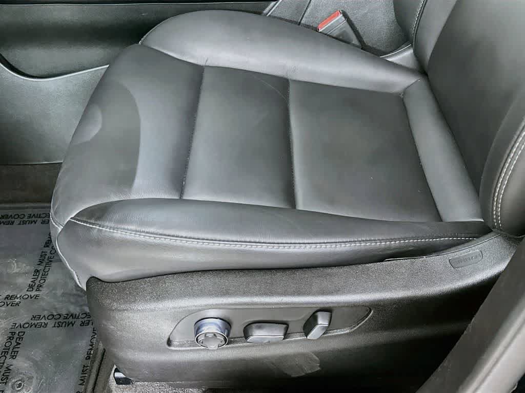 Used 2025 Cadillac XT4 Premium Luxury FWD image 29
