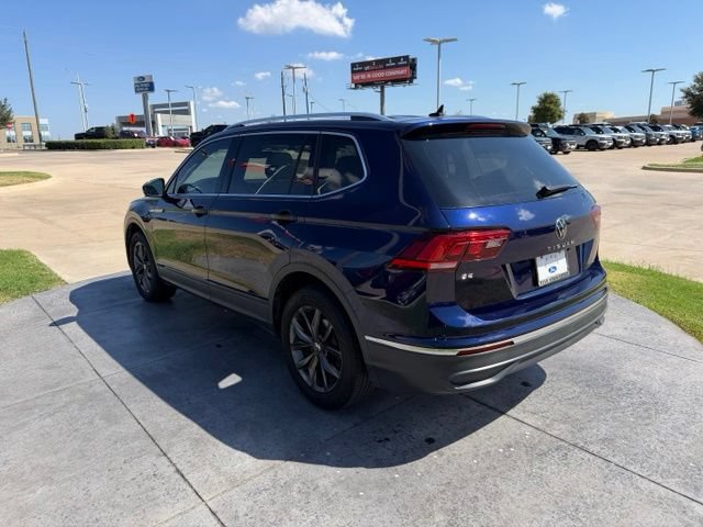 Used 2023 Volkswagen Tiguan SE w/ Panoramic Sunroof Package FWD image 5