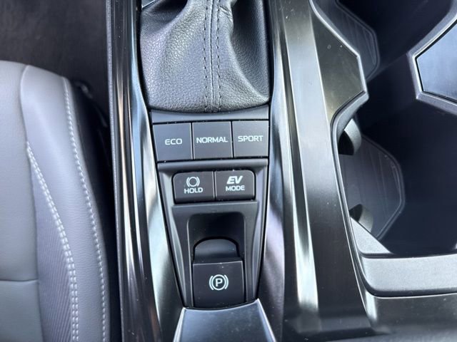 Used 2025 Toyota Camry SE w/ Convenience Package FWD image 30