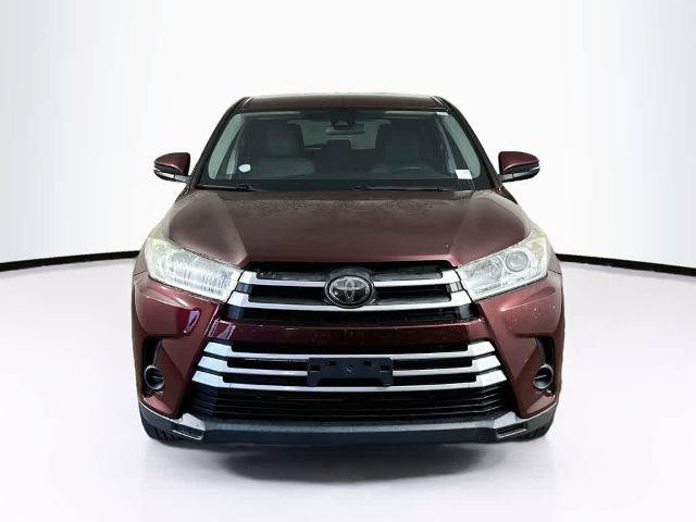 Used 2018 Toyota Highlander LE w/ Carpet Mat Package (TMS) AWD/4WD image 6