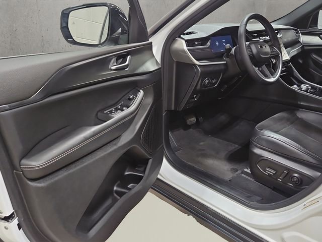 Used 2023 Jeep Grand Cherokee Altitude AWD/4WD image 11