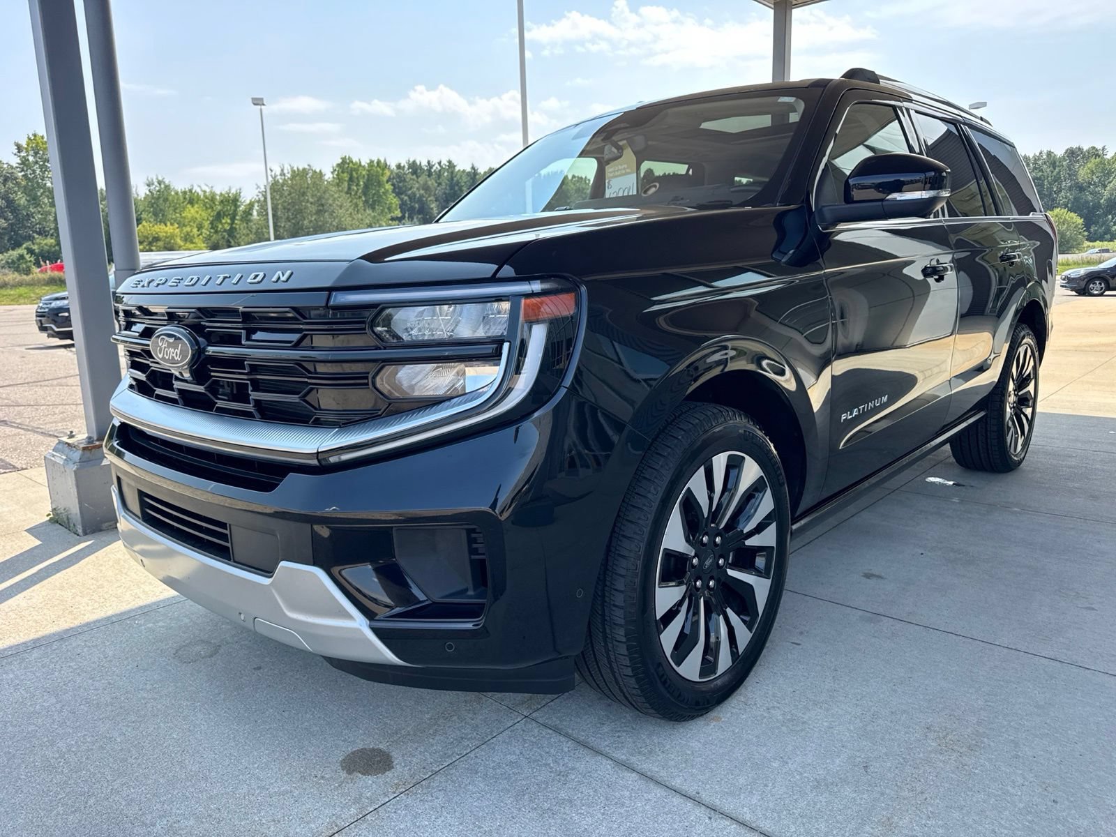 Certified 2025 Ford Expedition Platinum w/ Driver's Package AWD/4WD image 3