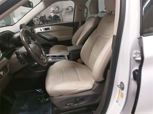 Certified 2020 Ford Explorer Platinum w/ Premium Technology Package image 15