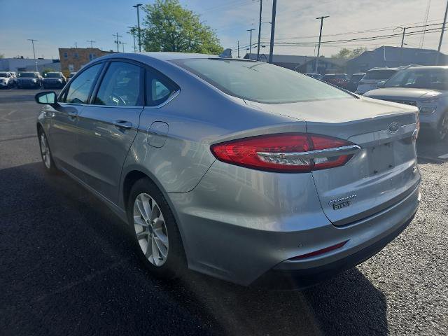 Certified 2020 Ford Fusion SE image 3