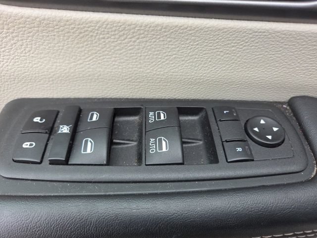 Used 2023 Chrysler Pacifica Touring-L FWD image 30